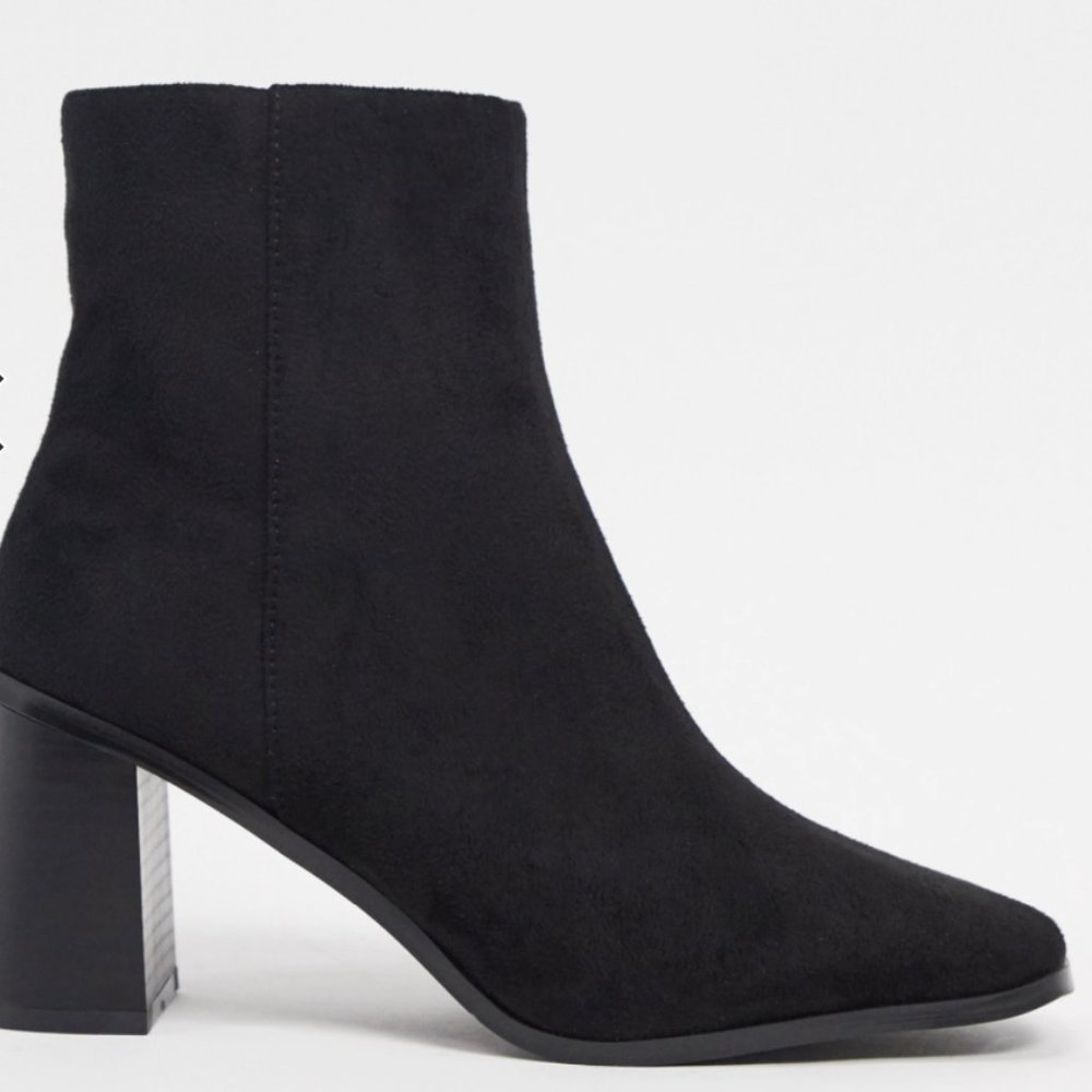 Wide Fit square toe ankle boots i